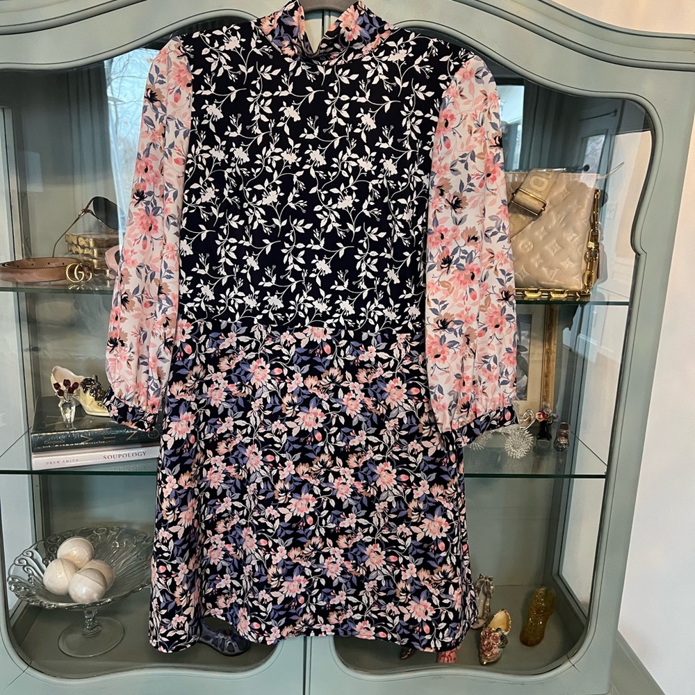 1901 size 8 floral dress with tie in the back - mock neck